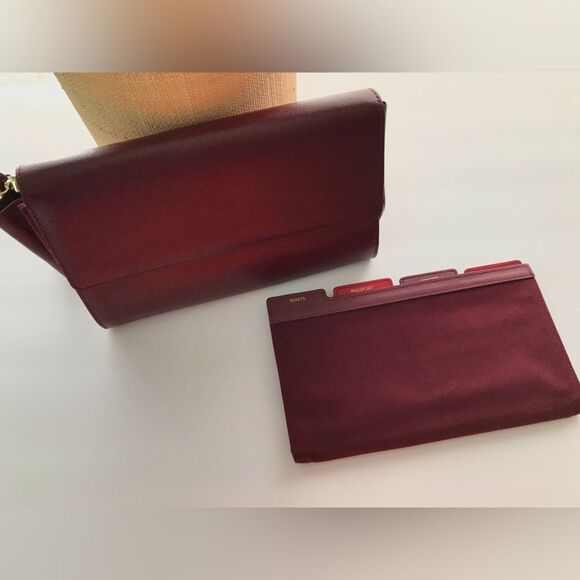 Halogen Burgundy Leather Clutch /Wallet/Wristlet With Travel Organizer Insert - Picture 6 of 6